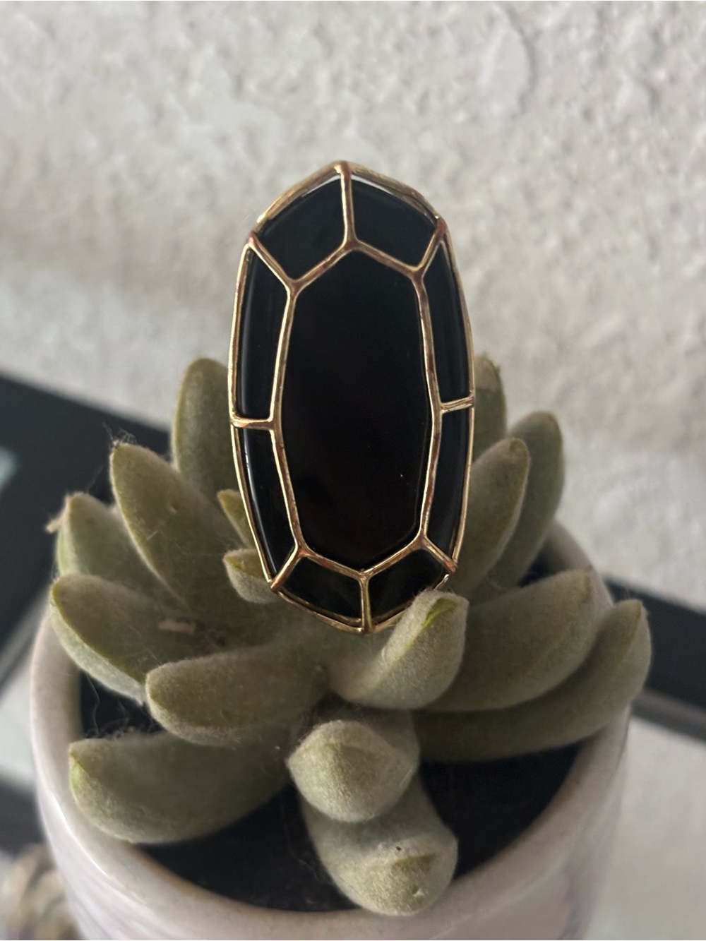 Kendra Scott Vintage Paulina Cocktail Statement Ring- Black Onxy-Gold-Size 7